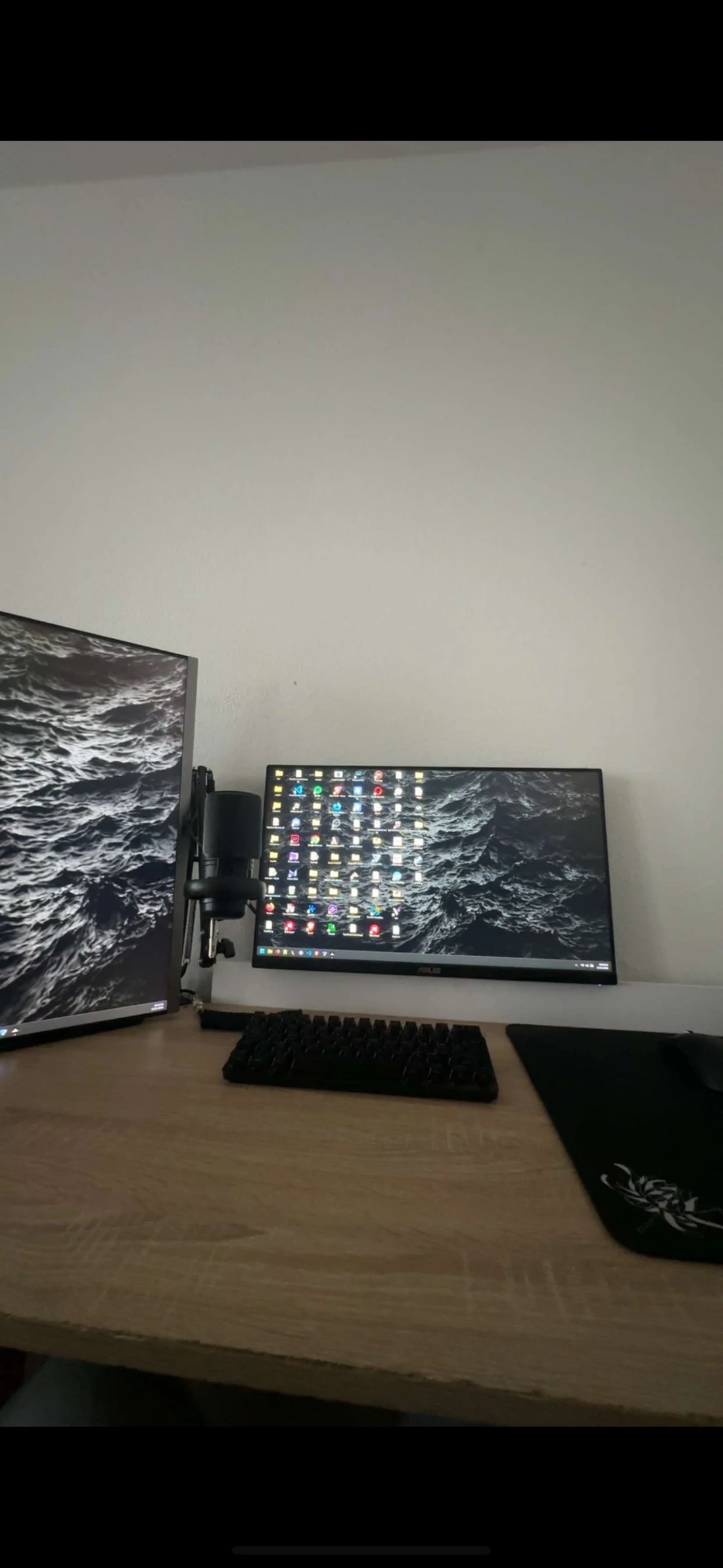Mein eigener Arbeitsplatz mit zwei Bildschirmen