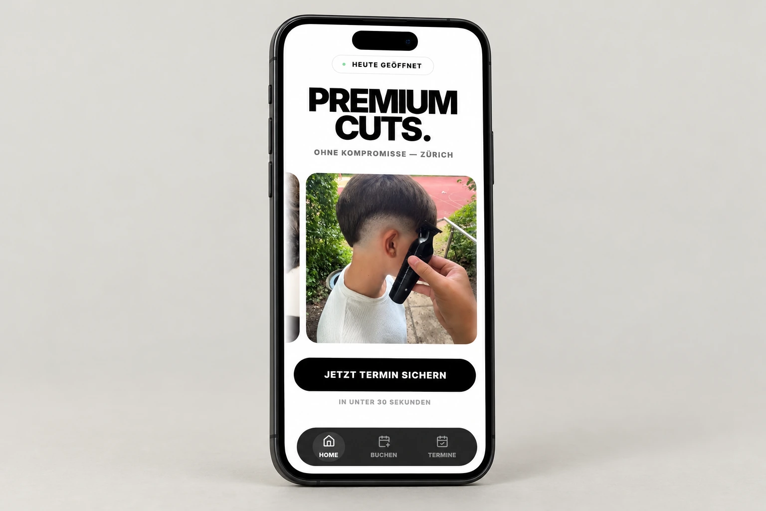 Die echte Dübi-Barber-Website als Smartphone-Mockup mit KI.